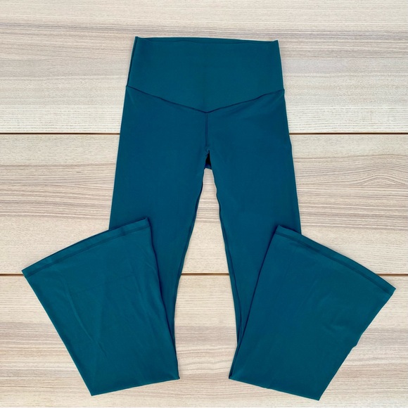 OFFLINE By Aerie Real Me Xtra Flare Legging Size Medium - Picture 2 of 5